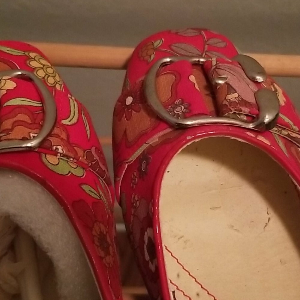 Shoes - Picture 4 of 4
